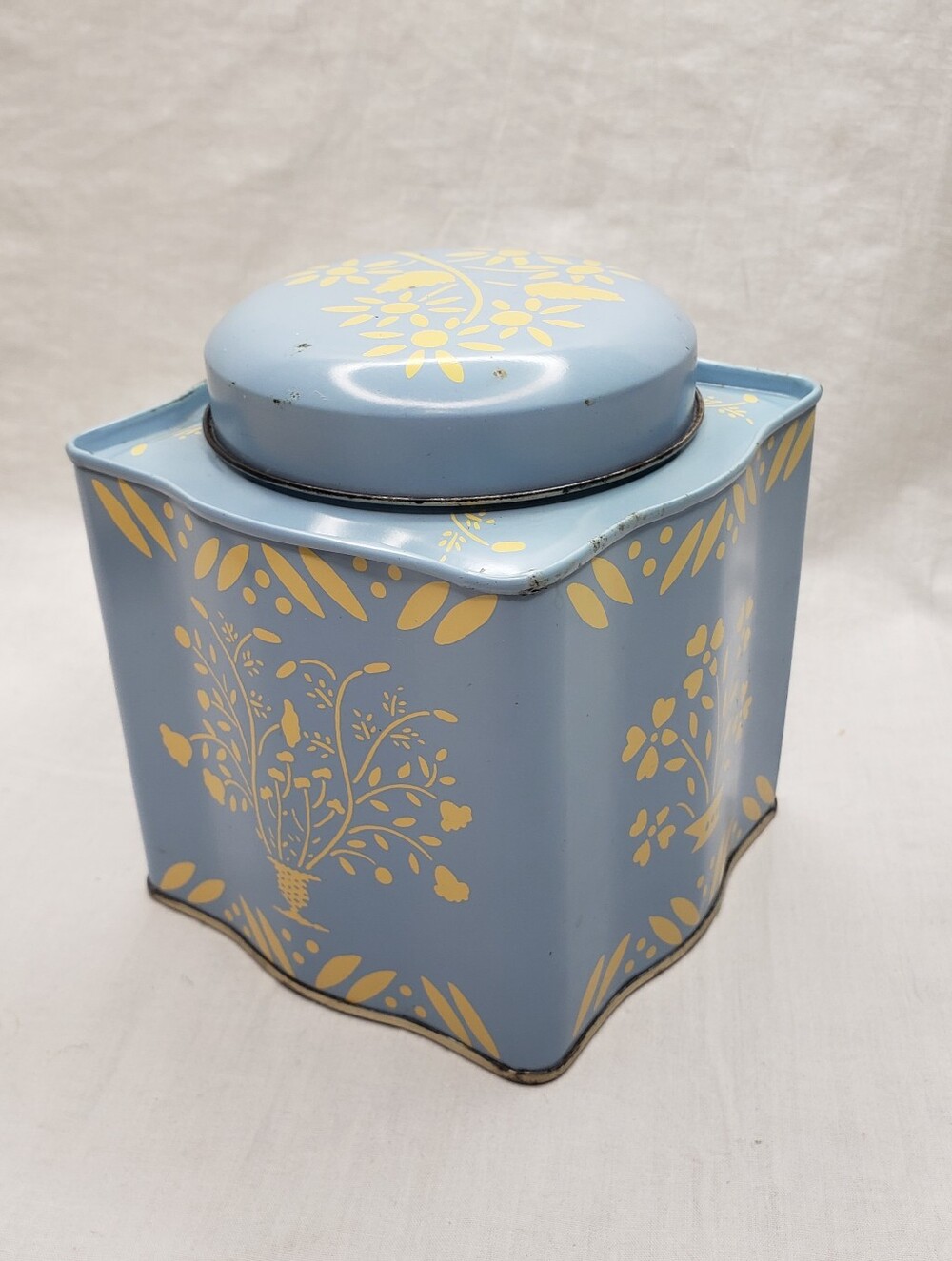 Vintage Decorative Lidded Tin